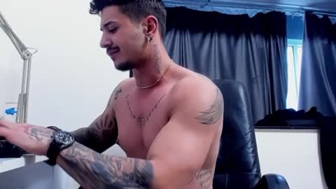 Snapshot of jonnyporn1 chatting on January 12, 7:32 am jonnyporn1 online show from January 12, 7:32 am