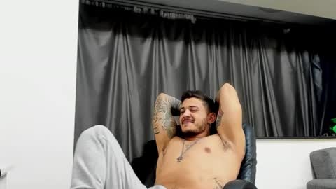 Snapshot of jonnyporn1 chatting on January 6, 8:39 pm jonnyporn1 online show from January 6, 8:39 pm