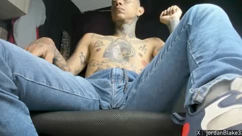 Snapshot of jordan33blake chatting on December 22, 12:49 pm jordan33blake online show from December 22, 12:49 pm
