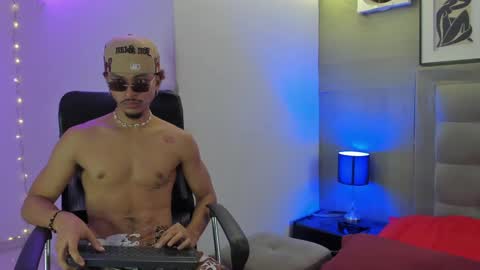 Snapshot of jordan_love7 chatting on February 2, 12:57 pm jordan online show from February 2, 12:57 pm