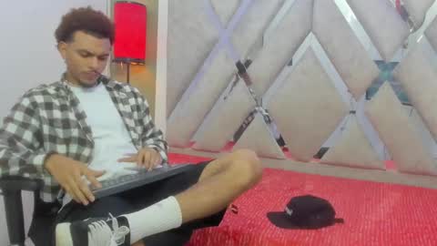 Snapshot of jordan_love7 chatting on February 1, 12:47 pm jordan online show from February 1, 12:47 pm