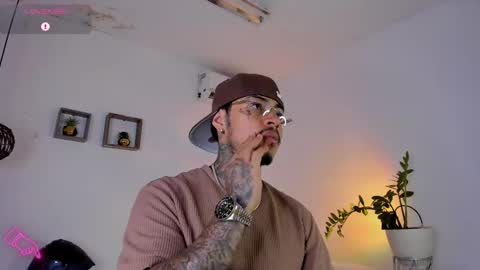 Snapshot of jordansmiith_ chatting on February 22, 8:15 pm Jordan Smith online show from February 22, 8:15 pm