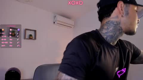 Snapshot of jordansmiith_ chatting on February 9, 2:50 pm Jordan Smith online show from February 9, 2:50 pm