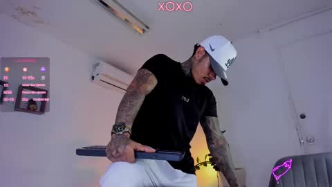 Snapshot of jordansmiith_ chatting on February 12, 8:18 pm Jordan Smith online show from February 12, 8:18 pm