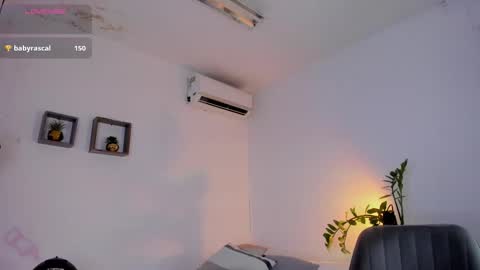 Snapshot of jordansmiith_ chatting on February 21, 8:49 pm Jordan Smith online show from February 21, 8:49 pm