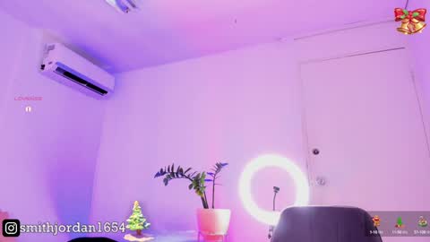 Snapshot of jordansmiith_ chatting on December 23, 9:29 pm Jordan Smith online show from December 23, 9:29 pm