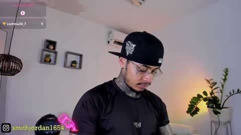 Snapshot of jordansmiith_ chatting on February 25, 9:02 pm Jordan Smith online show from February 25, 9:02 pm