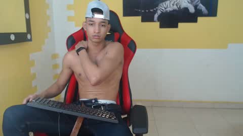 Snapshot of jose_sexycumm chatting on December 22, 8:14 pm jose_sexycumm online show from December 22, 8:14 pm