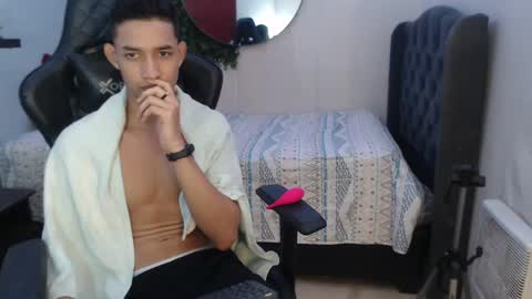 Snapshot of jose_sexycumm chatting on December 27, 8:18 pm jose_sexycumm online show from December 27, 8:18 pm