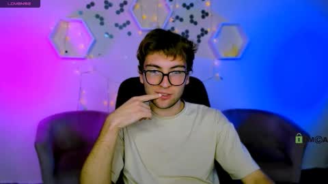 joseph_bear_ online show from November 6, 8:12 pm