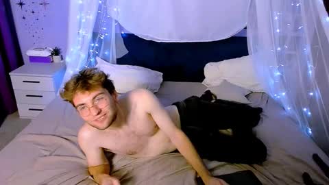 joseph_bear_ online show from October 19, 9:18 pm