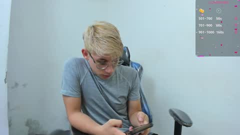 JOSEPH BROWN online show from December 6, 11:44 am