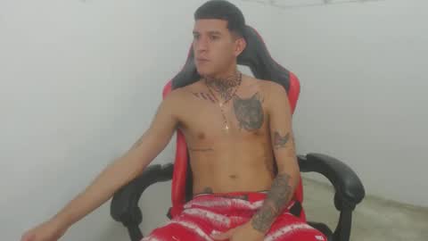 josue_linares online show from October 28, 6:21 pm