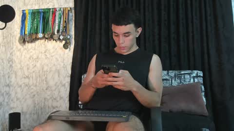 Snapshot of joulianogreco1 chatting on February 6, 1:38 am Im Jouliano online show from February 6, 1:38 am