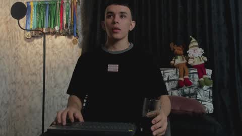 Snapshot of joulianogreco1 chatting on December 2, 9:26 pm Im Jouliano online show from December 2, 9:26 pm