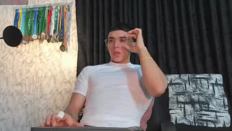Snapshot of joulianogreco1 chatting on March 6, 2:41 am Im Jouliano online show from March 6, 2:41 am