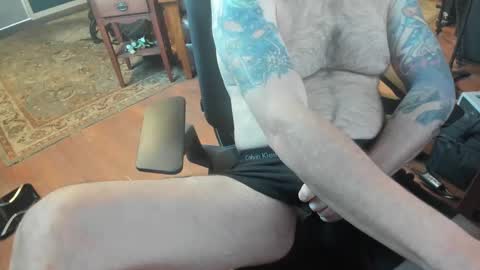 Snapshot of jsimon04 chatting on January 13, 3:47 pm jsimon04 online show from January 13, 3:47 pm