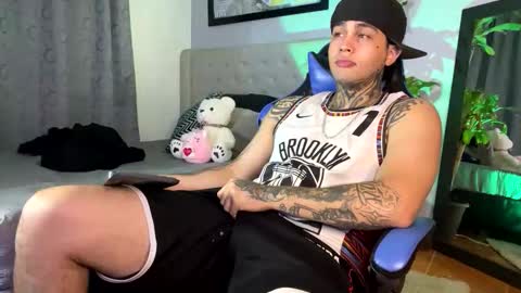 juan_alvarez18 online show from February 19, 6:32 am