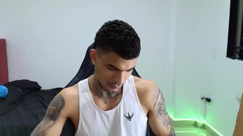 juan_gomez_1 online show from December 17, 5:14 am