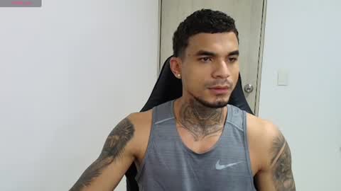 juan_gomez_1 online show from June 11, 5:16 am