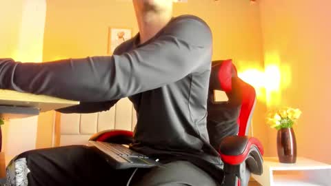 JUAN online show from December 5, 1:51 pm