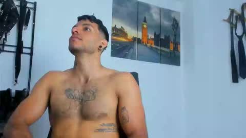 Snapshot of juanbladde chatting on October 17, 3:49 pm Juan Esteban online show from October 17, 3:49 pm