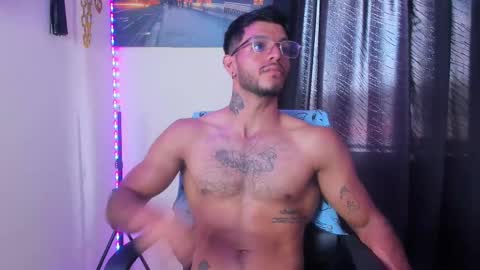 Snapshot of juanbladde chatting on March 9, 5:06 pm Juan Esteban online show from March 9, 5:06 pm