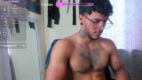 Snapshot of juanbladde chatting on February 14, 8:59 pm Juan Esteban online show from February 14, 8:59 pm