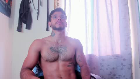Snapshot of juanbladde chatting on January 10, 12:47 pm Juan Esteban online show from January 10, 12:47 pm