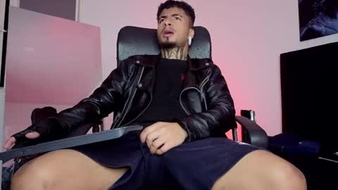 juancamilo66_ online show from April 23, 1:43 am