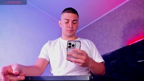 Snapshot of juandiamonds chatting on February 15, 1:05 pm Juan David online show from February 15, 1:05 pm
