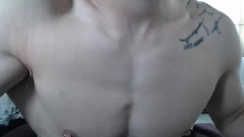 Snapshot of juanisimo_ chatting on March 1, 2:44 pm JUANISIMO online show from March 1, 2:44 pm