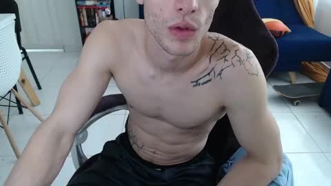 Snapshot of juanisimo_ chatting on February 20, 5:51 pm JUANISIMO online show from February 20, 5:51 pm