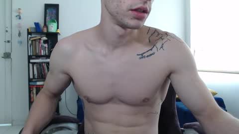 Snapshot of juanisimo_ chatting on February 19, 3:16 pm JUANISIMO online show from February 19, 3:16 pm