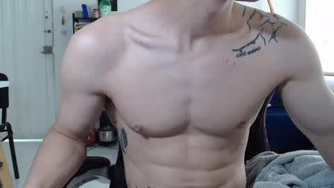 Snapshot of juanisimo_ chatting on March 6, 2:18 pm JUANISIMO online show from March 6, 2:18 pm