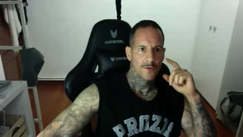 juanjocb34 online show from April 1, 9:56 pm