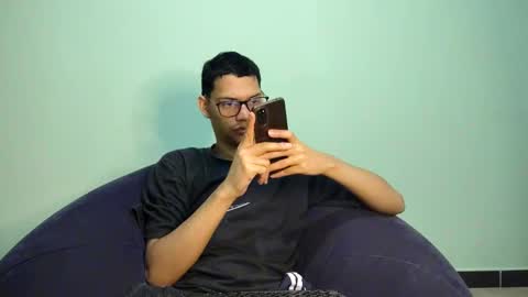 Snapshot of juansuarez204 chatting on January 6, 1:42 am juansuarez204 online show from January 6, 1:42 am