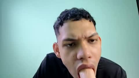 Snapshot of juansuarez204 chatting on March 7, 10:32 pm juansuarez204 online show from March 7, 10:32 pm