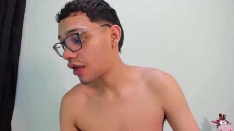 Snapshot of juansuarez204 chatting on February 8, 12:17 am juansuarez204 online show from February 8, 12:17 am