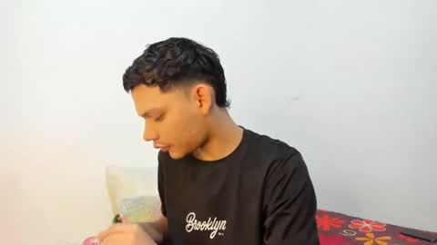 Snapshot of juansuarez204 chatting on September 16, 10:43 pm juansuarez204 online show from September 16, 10:43 pm