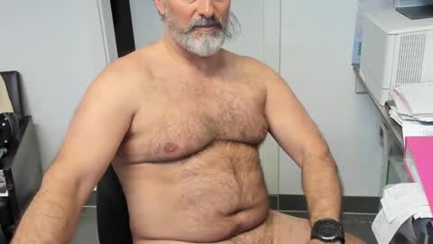Snapshot of juergenkru chatting on February 19, 6:43 pm Giovanni50pro online show from February 19, 6:43 pm