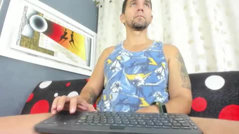 juleslake2 online show from April 1, 1:41 pm