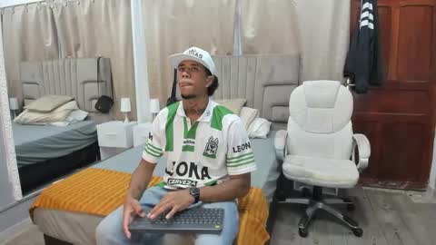 julian billy online show from December 15, 9:31 pm