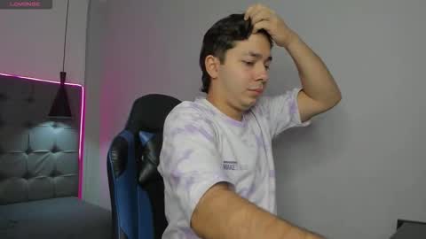 julian_smith21 online show from March 8, 4:11 pm