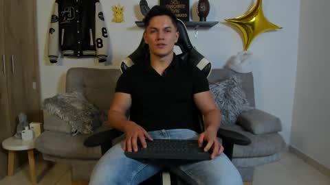 Snapshot of julian_wallace chatting on October 4, 6:24 pm julian_wallace online show from October 4, 6:24 pm