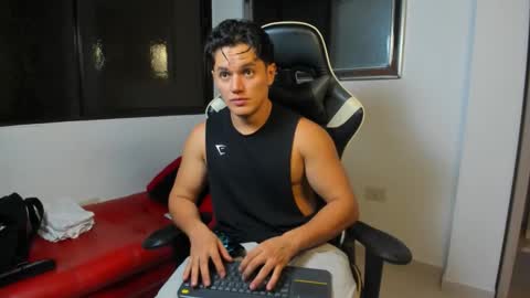 julian_wallace online show from February 25, 1:17 am