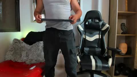 julian_wallace online show from April 15, 6:41 pm