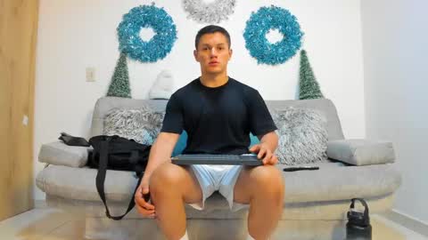 Snapshot of julian_wallace chatting on December 31, 12:32 am julian_wallace online show from December 31, 12:32 am