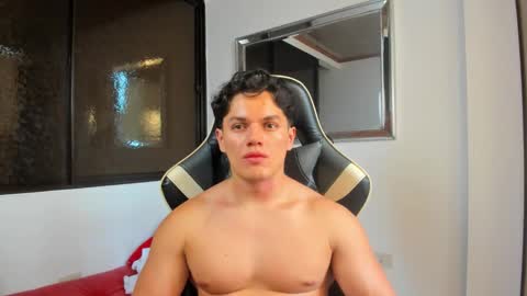 julian_wallace online show from February 20, 9:27 pm