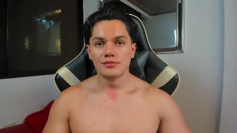 julian_wallace online show from February 21, 9:27 pm